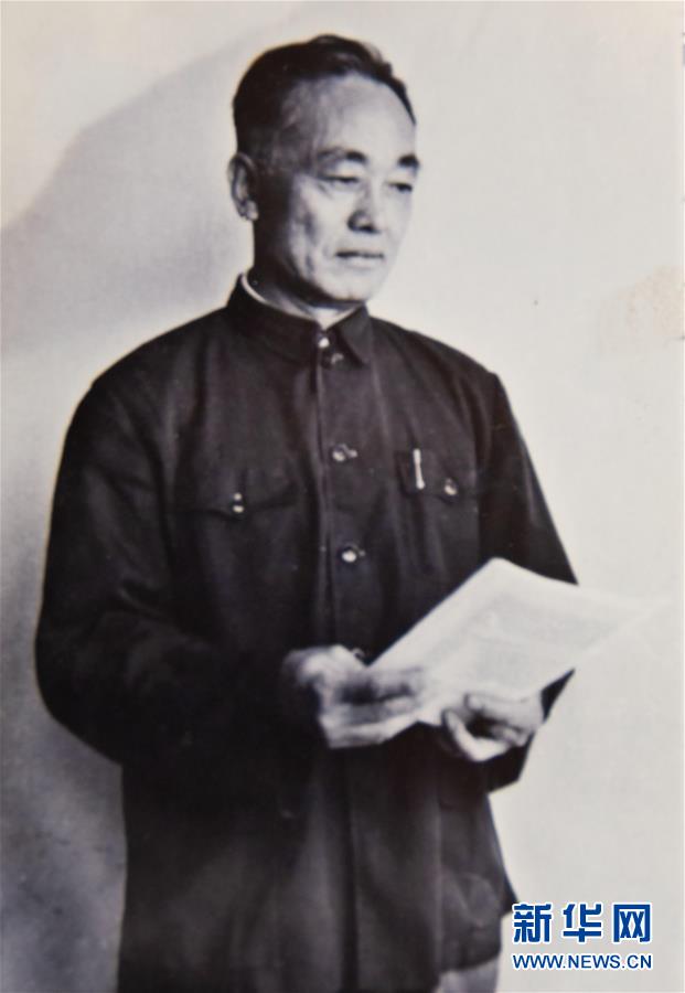 （新華全媒頭條·圖文互動）（3）滄海橫流 信仰彌堅——記共產(chǎn)黨員、湘潭大學(xué)九旬教授滄南