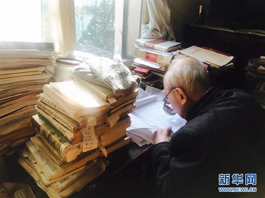 （新華全媒頭條·圖文互動）（10）滄海橫流 信仰彌堅——記共產(chǎn)黨員、湘潭大學(xué)九旬教授滄南