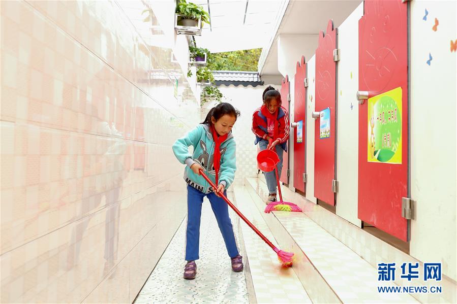 （新華全媒頭條·圖文互動）（7）上下同心再出發(fā)——習(xí)近平總書記同出席2019年全國兩會人大代表、政協(xié)委員共商國是紀(jì)實(shí)