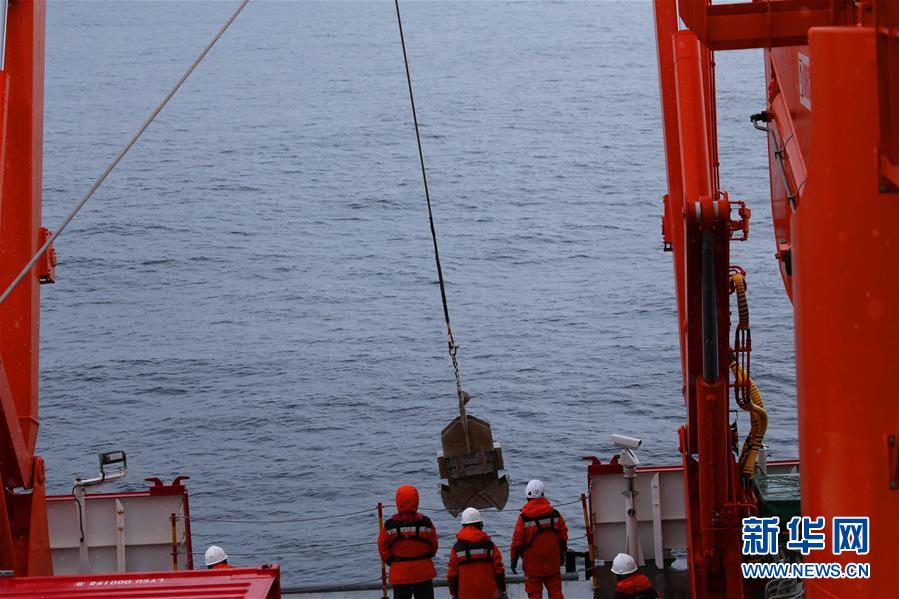 (“雪龍”探南極·圖文互動(dòng))(6)中國南極考察隊(duì)順利完成宇航員海綜合科考