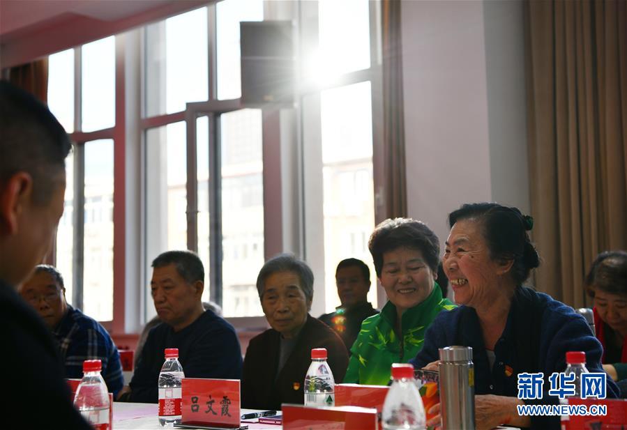 （新春走基層·圖文互動）（3）向群眾匯報——一份當(dāng)面提交的“年度答卷”