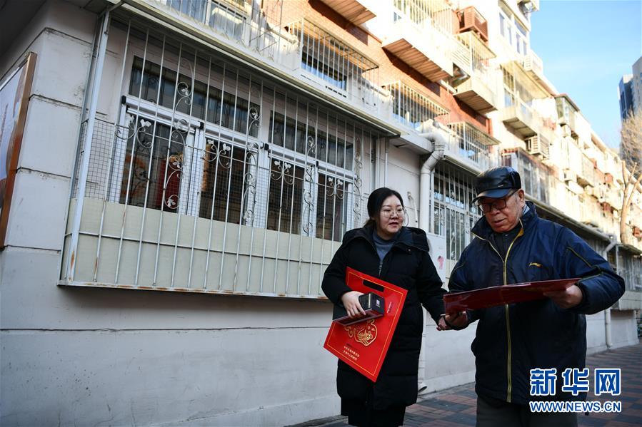 （新春走基層·圖文互動）（4）向群眾匯報——一份當(dāng)面提交的“年度答卷”