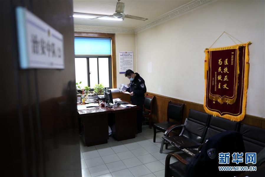 （聚焦疫情防控&middot;圖文互動(dòng)）（3）&ldquo;戰(zhàn)疫&rdquo;時(shí)期&ldquo;雙一線&rdquo;夫妻的愛(ài)情：一手平安 一手健康