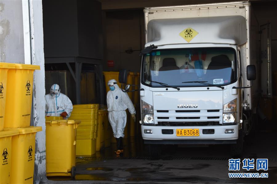 (聚焦疫情防控·圖文互動(dòng))(1)另類“白衣戰(zhàn)士”:堅(jiān)守醫(yī)療廢物處置第一線