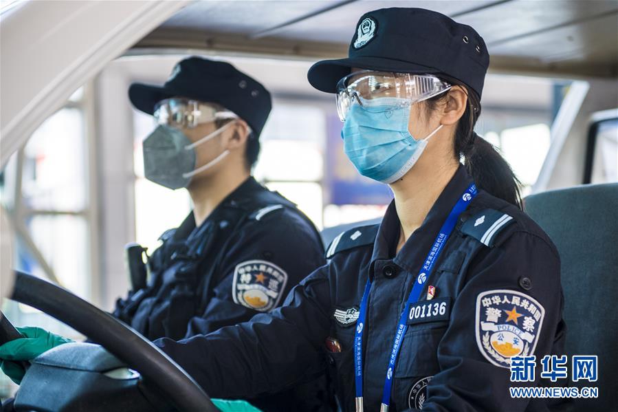 (聚焦疫情防控·圖文互動(dòng))(2)愛在“疫”起——四對(duì)“80后”夫妻的“逆行”表白