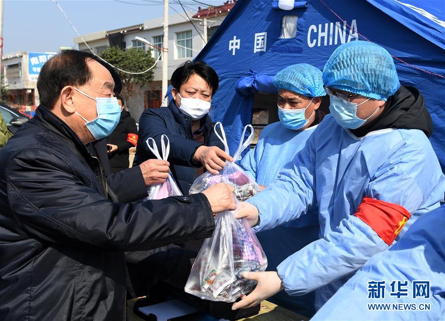 (圖文互動(dòng))(1)78歲老中醫(yī)的“醫(yī)者仁心”