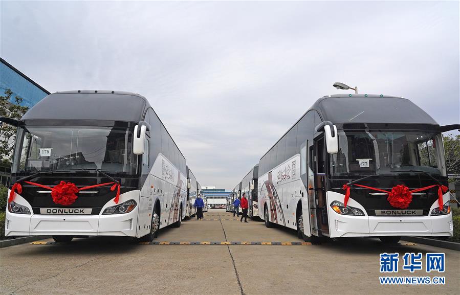 （新華全媒頭條&middot;圖文互動）（7）磨難壓不垮 奮起正當(dāng)時&mdash;&mdash;習(xí)近平總書記在統(tǒng)籌推進(jìn)新冠肺炎疫情防控和經(jīng)濟(jì)社會發(fā)展工作部署會議上的重要講話振奮人心凝聚力量