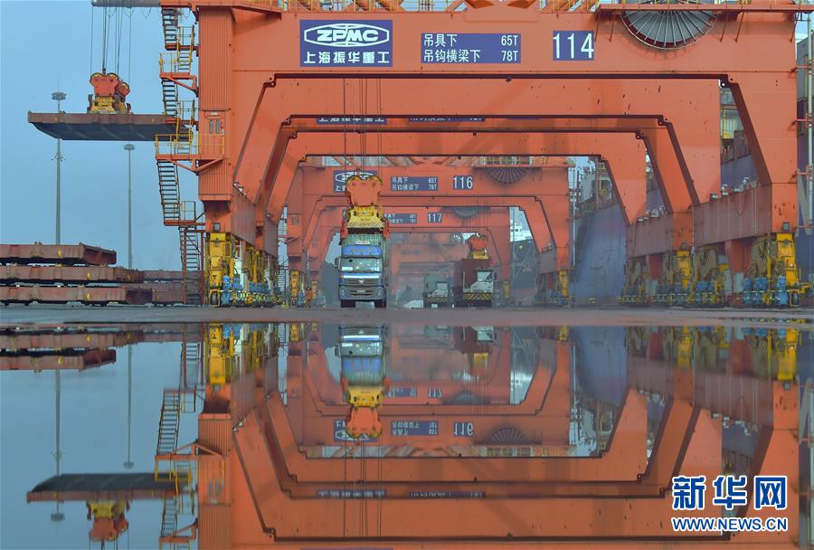 （新華全媒頭條&middot;圖文互動）（14）磨難壓不垮 奮起正當(dāng)時&mdash;&mdash;習(xí)近平總書記在統(tǒng)籌推進(jìn)新冠肺炎疫情防控和經(jīng)濟(jì)社會發(fā)展工作部署會議上的重要講話振奮人心凝聚力量