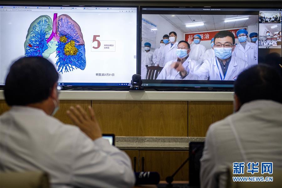 (圖文互動(dòng))(2)云南抗疫醫(yī)生有了“透視眼” 可三維立體看患者肺部