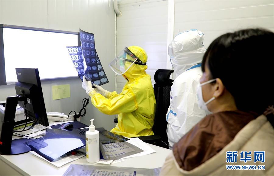 (一線抗疫群英譜·圖文互動)(1)當(dāng)好首都抗疫“守門人”——解放軍總醫(yī)院第一醫(yī)學(xué)中心急診科抗疫記事