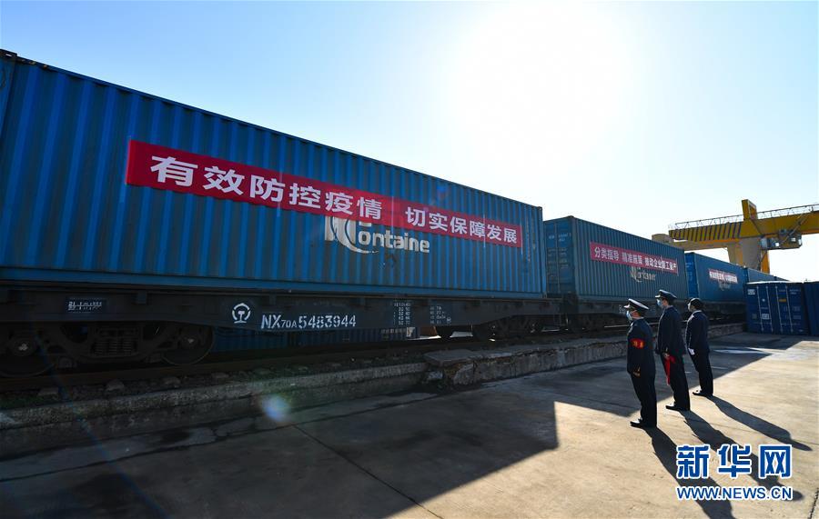 (抓好經(jīng)濟發(fā)展 應(yīng)對復雜局面·圖文互動)(2)“我們的訂單正回流”——江西外貿(mào)企業(yè)復工復產(chǎn)見聞