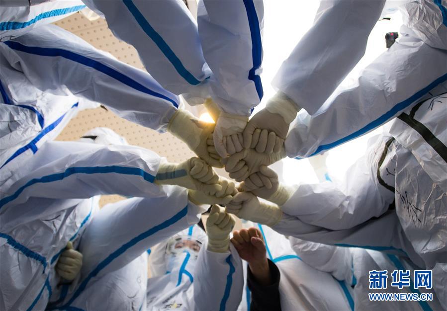 (新華全媒頭條·在習(xí)近平新時(shí)代中國(guó)特色社會(huì)主義思想指引下——新時(shí)代新作為新篇章·圖文互動(dòng))(2)同心戰(zhàn)“疫”彰顯人民至上——各地各部門(mén)貫徹落實(shí)習(xí)近平總書(shū)記重要指示精神統(tǒng)籌推進(jìn)疫情防控和經(jīng)濟(jì)社會(huì)發(fā)展