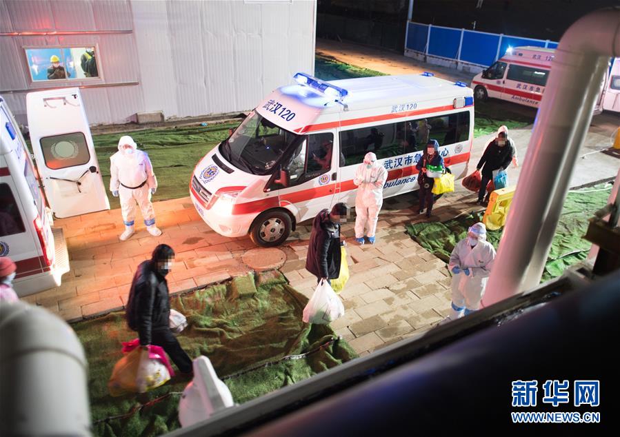 （聚焦疫情防控&middot;圖文互動(dòng)）（11）分秒必爭(zhēng)！一切為了治病救人&mdash;&mdash;中國抗疫生命至上的生動(dòng)實(shí)踐