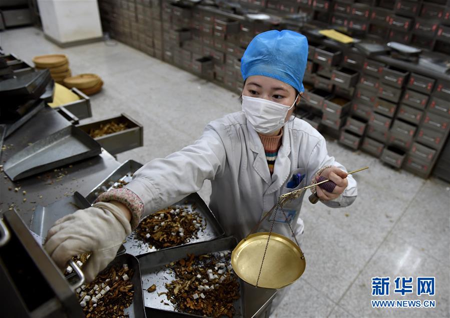 （聚焦疫情防控&middot;圖文互動(dòng)）（14）分秒必爭(zhēng)！一切為了治病救人&mdash;&mdash;中國抗疫生命至上的生動(dòng)實(shí)踐