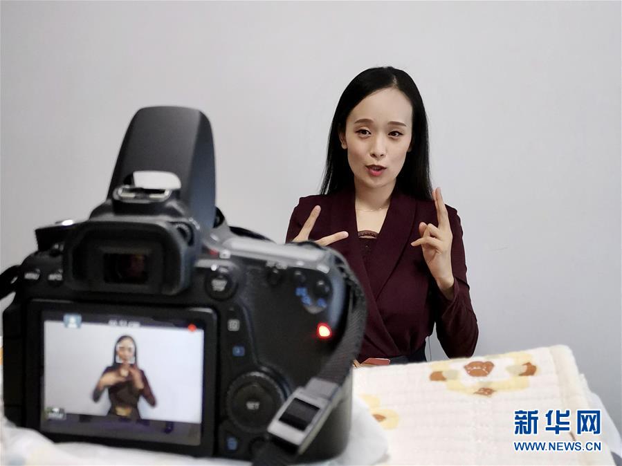 (在習(xí)近平新時(shí)代中國(guó)特色社會(huì)主義思想指引下——新時(shí)代新作為新篇章·習(xí)近平總書記關(guān)切事·圖文互動(dòng))(4)增強(qiáng)困難群眾對(duì)疫情影響的抵抗力