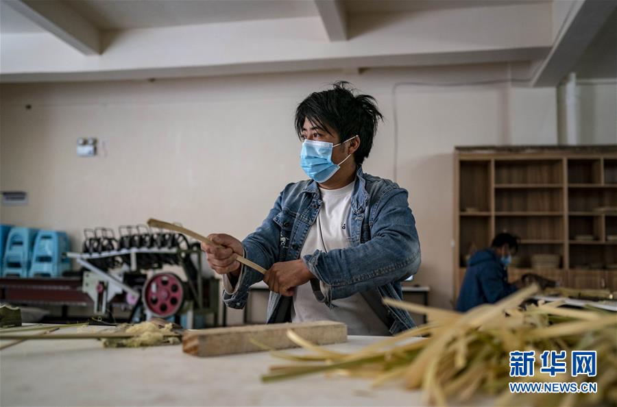 (脫貧攻堅(jiān))(3)托坪脫貧 五湖為家