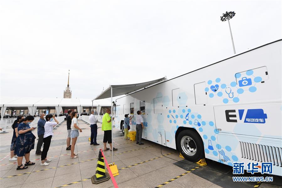 (聚焦疫情防控·圖文互動(dòng))(2)北京市首次投放移動(dòng)核酸采樣車