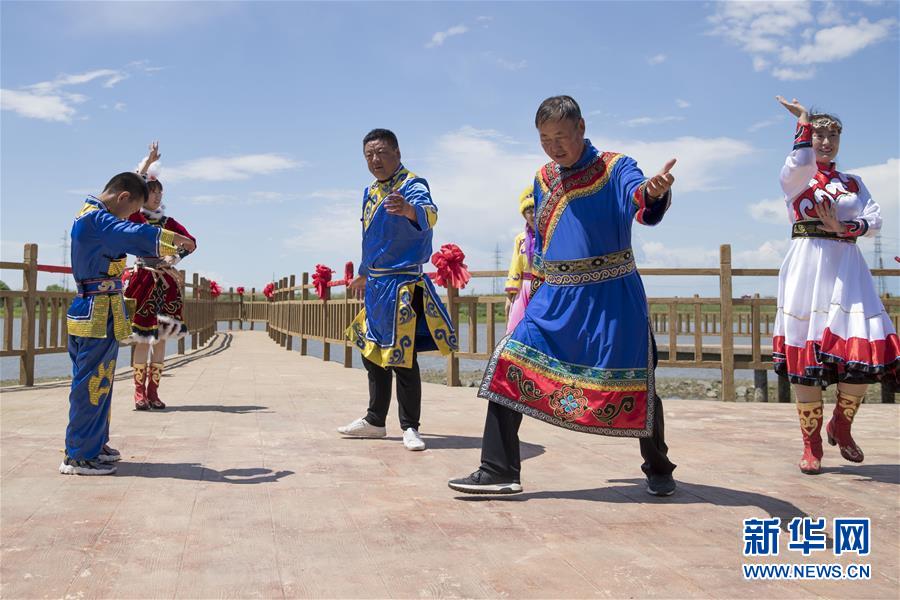 (新華全媒頭條·走向我們的小康生活·圖文互動)(5)迎著東升的紅日——走向小康之路的赫哲族