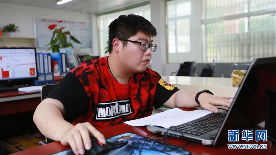  （新華全媒頭條·圖文互動）（3）青春，在希望的田野上——大別山區(qū)尋訪“城歸”大學畢業(yè)生