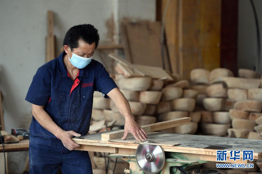  （新華全媒頭條·圖文互動）（5）青春，在希望的田野上——大別山區(qū)尋訪“城歸”大學畢業(yè)生