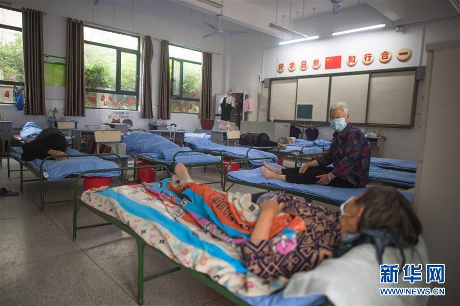 (防汛抗洪·圖文互動(dòng))(4)為人民生命安全撐起“安全傘”——湖北緊急轉(zhuǎn)移安置受災(zāi)群眾速寫(xiě)