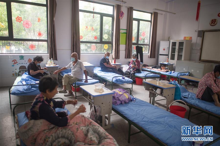 (防汛抗洪·圖文互動(dòng))(6)為人民生命安全撐起“安全傘”——湖北緊急轉(zhuǎn)移安置受災(zāi)群眾速寫(xiě)