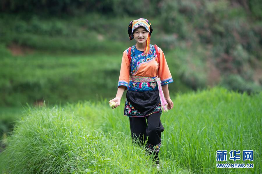 （新華全媒頭條·走向我們的小康生活·圖文互動）（4）那山，那人，那苗寨——十八洞村三代人的奮斗史