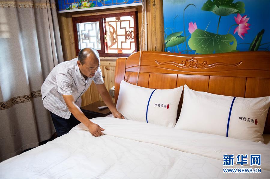 （新華全媒頭條·走向我們的小康生活·圖文互動）（3）那山，那人，那苗寨——十八洞村三代人的奮斗史