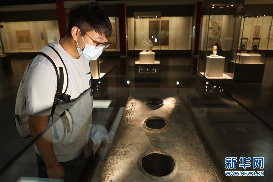 (圖文互動(dòng))(1)西周夔紋銅禁:從電解銅廠撿回拼成的國(guó)寶