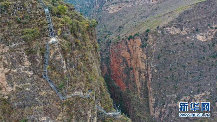 (新華全媒頭條·走向我們的小康生活·圖文互動)(2)奮斗繪就“新天府”——川蜀大地干群“戰(zhàn)貧”軌跡掃描