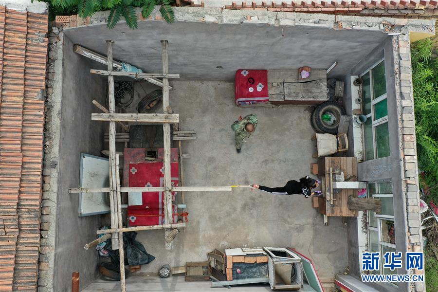 (體育·圖文互動(dòng))(11)父愛如燈 伴我奔跑