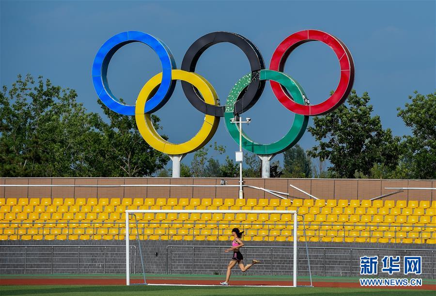 (體育·圖文互動(dòng))(19)父愛如燈 伴我奔跑