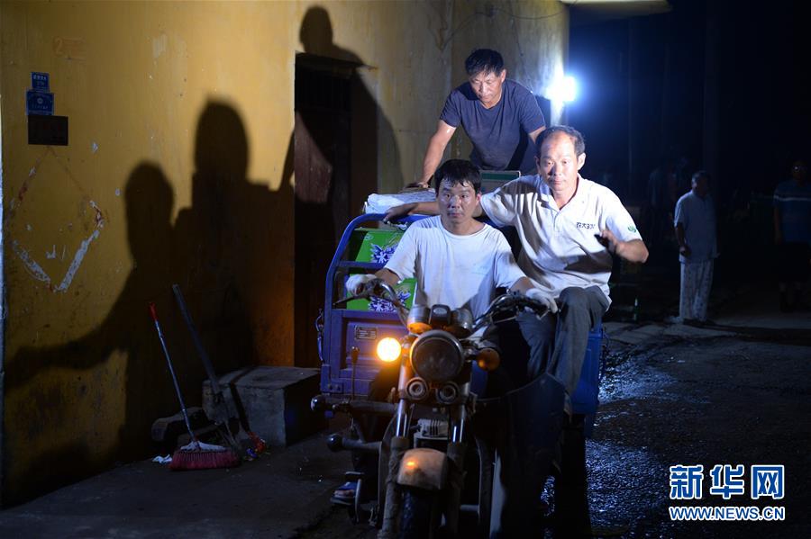 (防汛抗洪)(4)淮河蒙洼蓄洪區(qū)深夜轉(zhuǎn)移