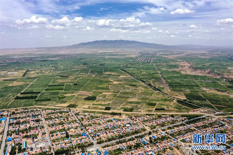 (新華全媒頭條·走向我們的小康生活·圖文互動)(3)23萬人的命運(yùn)轉(zhuǎn)折——我國最大易地生態(tài)移民安置區(qū)的脫貧密碼
