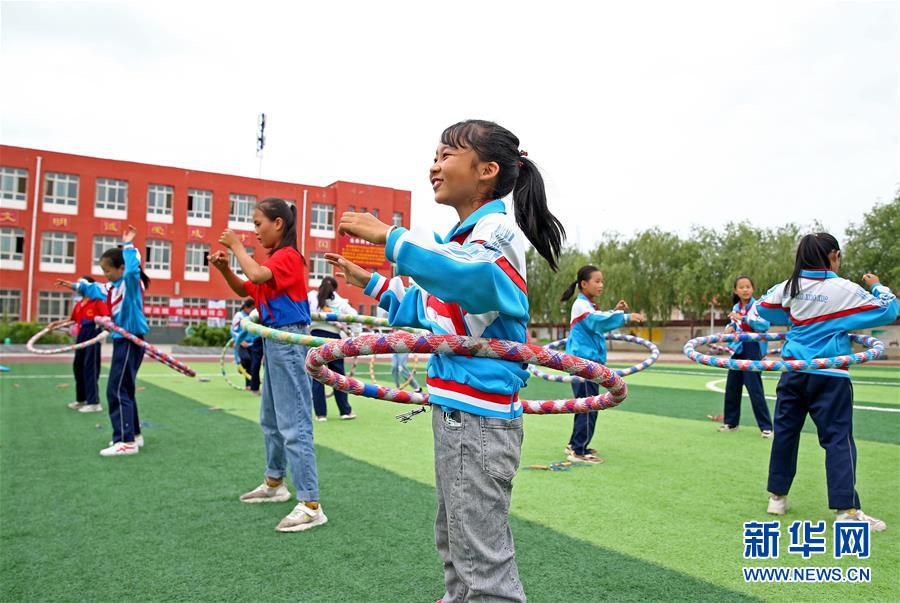 (新華全媒頭條·走向我們的小康生活·圖文互動)(14)23萬人的命運(yùn)轉(zhuǎn)折——我國最大易地生態(tài)移民安置區(qū)的脫貧密碼