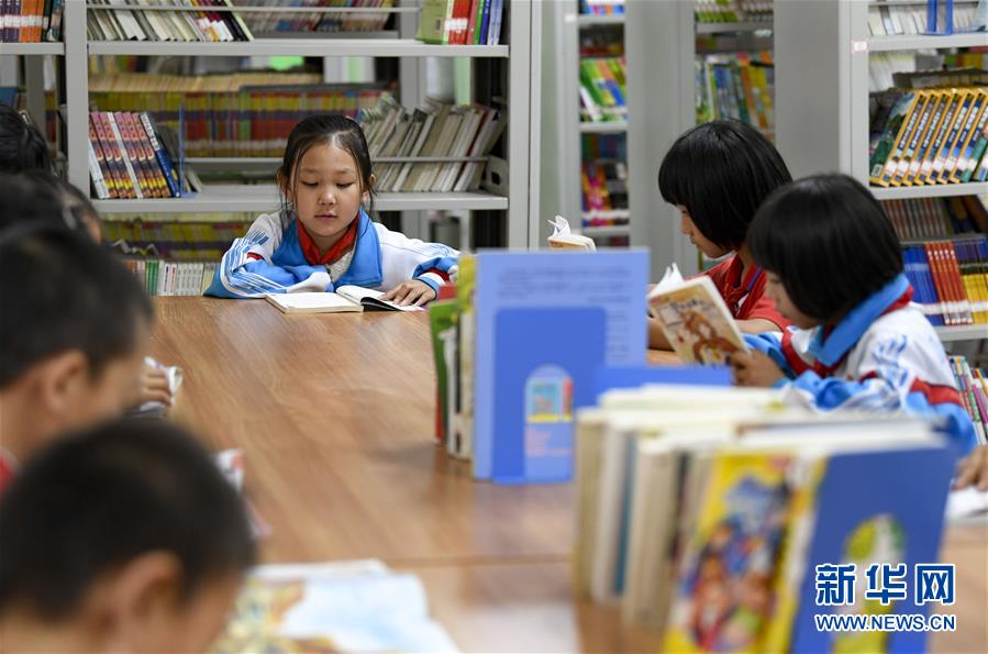 (新華全媒頭條·走向我們的小康生活·圖文互動)(17)23萬人的命運(yùn)轉(zhuǎn)折——我國最大易地生態(tài)移民安置區(qū)的脫貧密碼