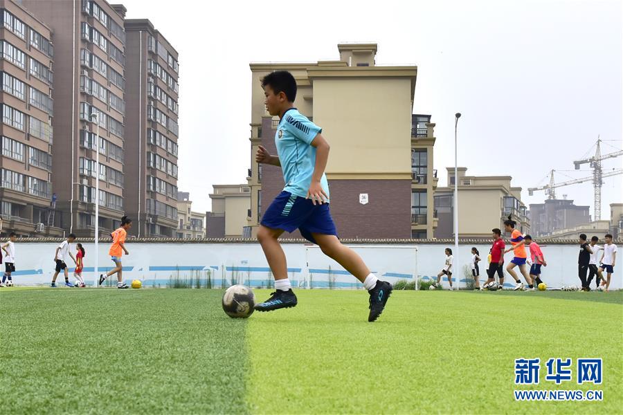 (特別的暑期生活·圖文互動)(2)文體活動豐富河南農村孩子暑期生活