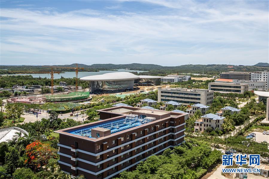 (在習(xí)近平新時(shí)代中國(guó)特色社會(huì)主義思想指引下——新時(shí)代新作為新篇章·習(xí)近平總書記關(guān)切事·圖文互動(dòng))(13)感受開(kāi)放新魅力——海南自由貿(mào)易港建設(shè)開(kāi)局觀察