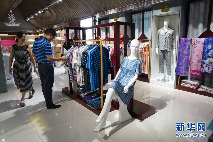 （走向我們的小康生活&middot;圖文互動）（2）綠了青山，紅了日子&mdash;&mdash;秦巴山區(qū)群眾繪出小康&ldquo;調(diào)色板&rdquo;