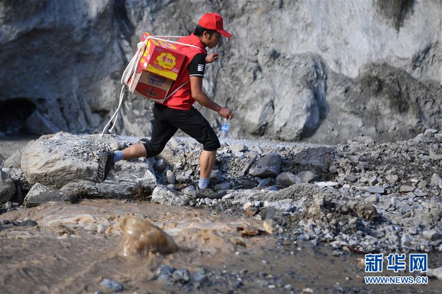 （防汛抗洪·圖文互動）（5）七夕前夜，為莫諾村架起“生命之橋”