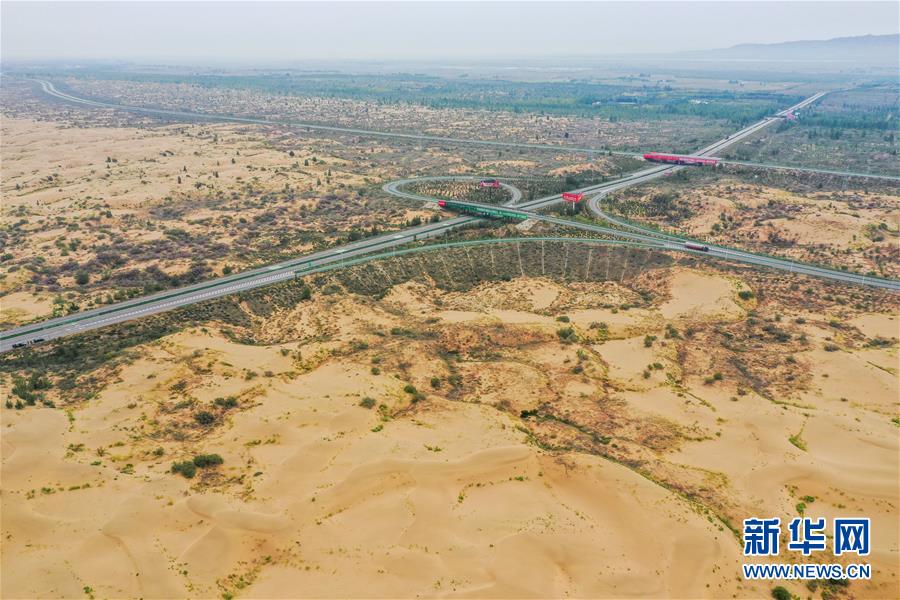 （在習(xí)近平新時代中國特色社會主義思想指引下——新時代新作為新篇章·習(xí)近平總書記關(guān)切事·圖文互動）（11）綠意，在黃沙中鋪展——我國防沙治沙紀實