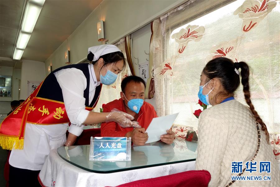 (浪費可恥 節(jié)約為榮·圖文互動)(1)“光盤”之旅——列車餐車踐行節(jié)約見聞