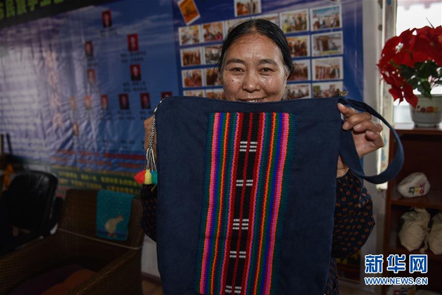 (集中連片特困地區(qū)貧困村調(diào)研行·圖文互動(dòng))(3)長(zhǎng)江源村人的兩個(gè)家和幸福夢(mèng)——青海格爾木市長(zhǎng)江源村脫貧調(diào)查