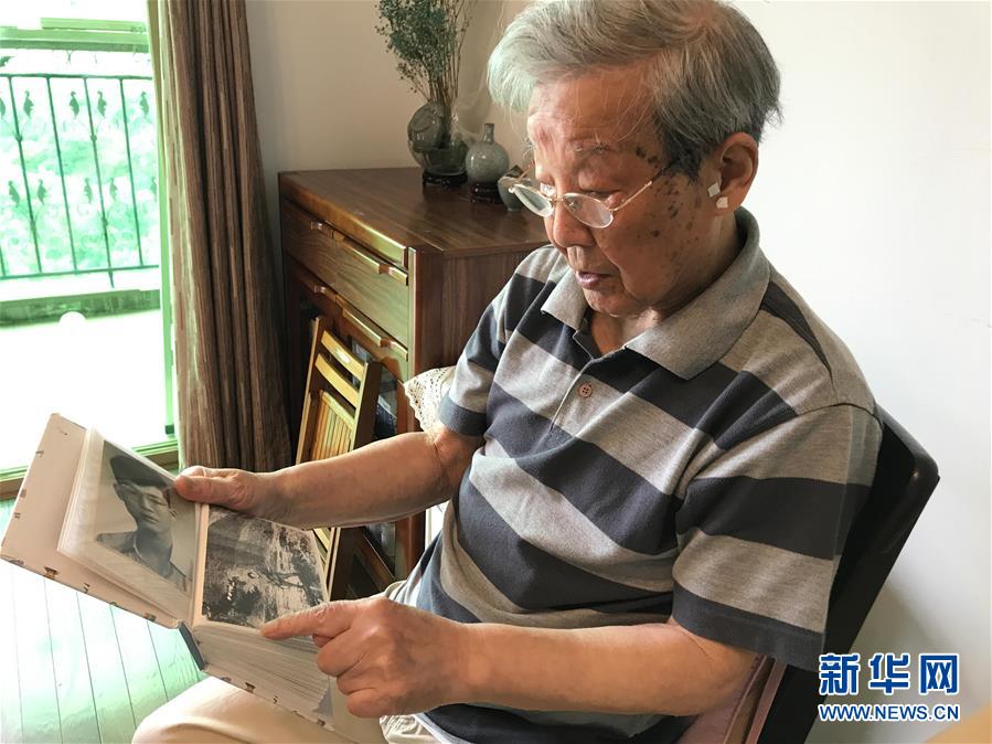 （紀(jì)念抗美援朝70周年·圖文互動(dòng)）戰(zhàn)地金達(dá)萊，花兒為誰開？——記志愿軍老戰(zhàn)士文工隊(duì)員任紅舉