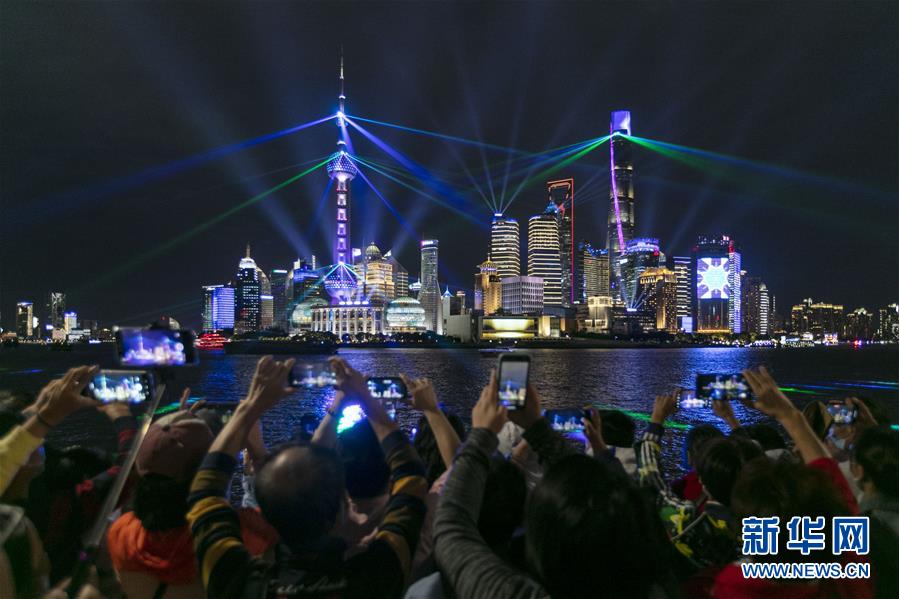 (新華全媒頭條·圖文互動(dòng))(5)流動(dòng)中國折射復(fù)蘇新氣象——透視“十一”黃金周