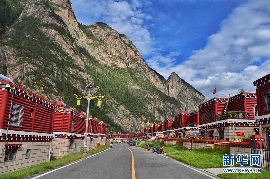 (新華全媒頭條·圖文互動(dòng))(1)命運(yùn)的轉(zhuǎn)折——寫(xiě)在四川甘孜藏族自治州建州70年之際