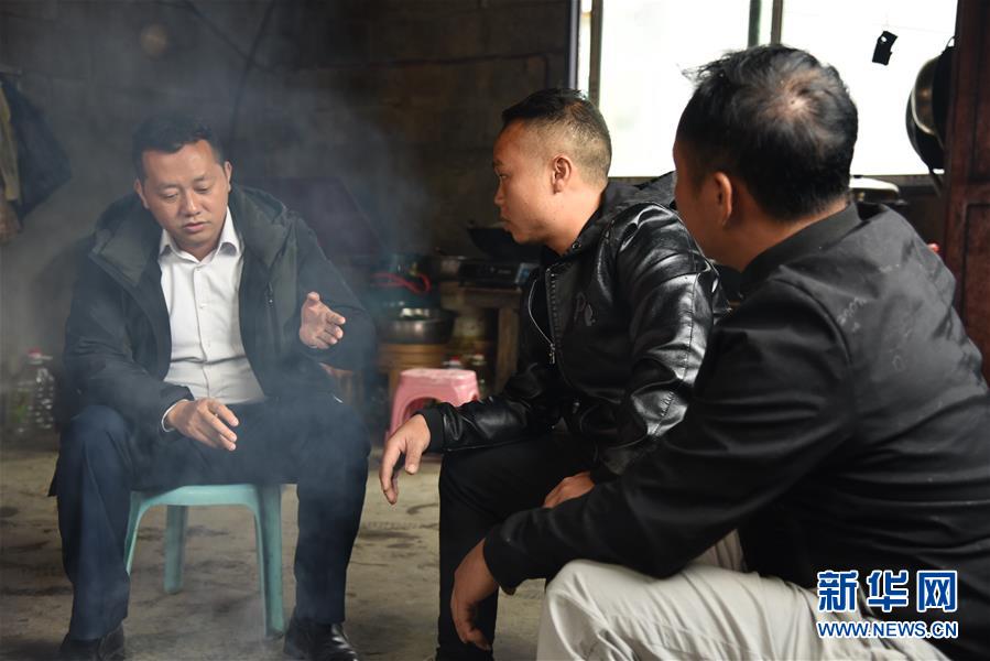 （決戰(zhàn)決勝脫貧攻堅·圖文互動）“父親未完成的事業(yè)，我來完成”——貴州父子接力脫貧攻堅