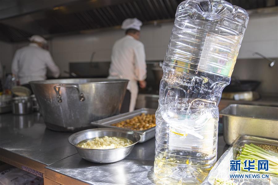 (時政)(8)黨的十九屆五中全會厲行節(jié)約反對餐飲浪費見聞