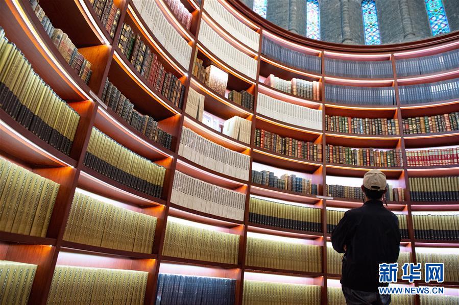 (新華全媒頭條·圖文互動(dòng))(1)我們都是讀者——促進(jìn)全民閱讀 構(gòu)建書香社會(huì)