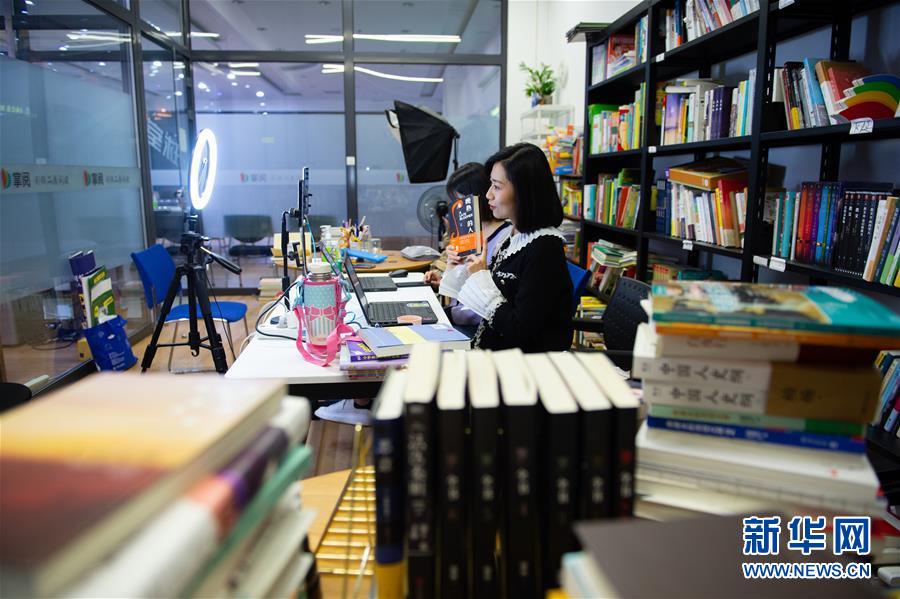(新華全媒頭條·圖文互動(dòng))(3)我們都是讀者——促進(jìn)全民閱讀 構(gòu)建書香社會(huì)